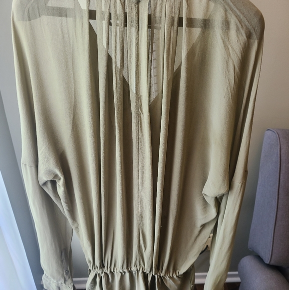 Wilfred Aritzia 100% silk tunic shirt - Picture 5 of 9